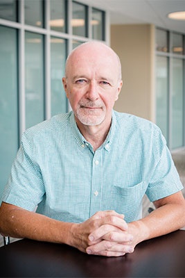 Richard Dluhy headshot.
