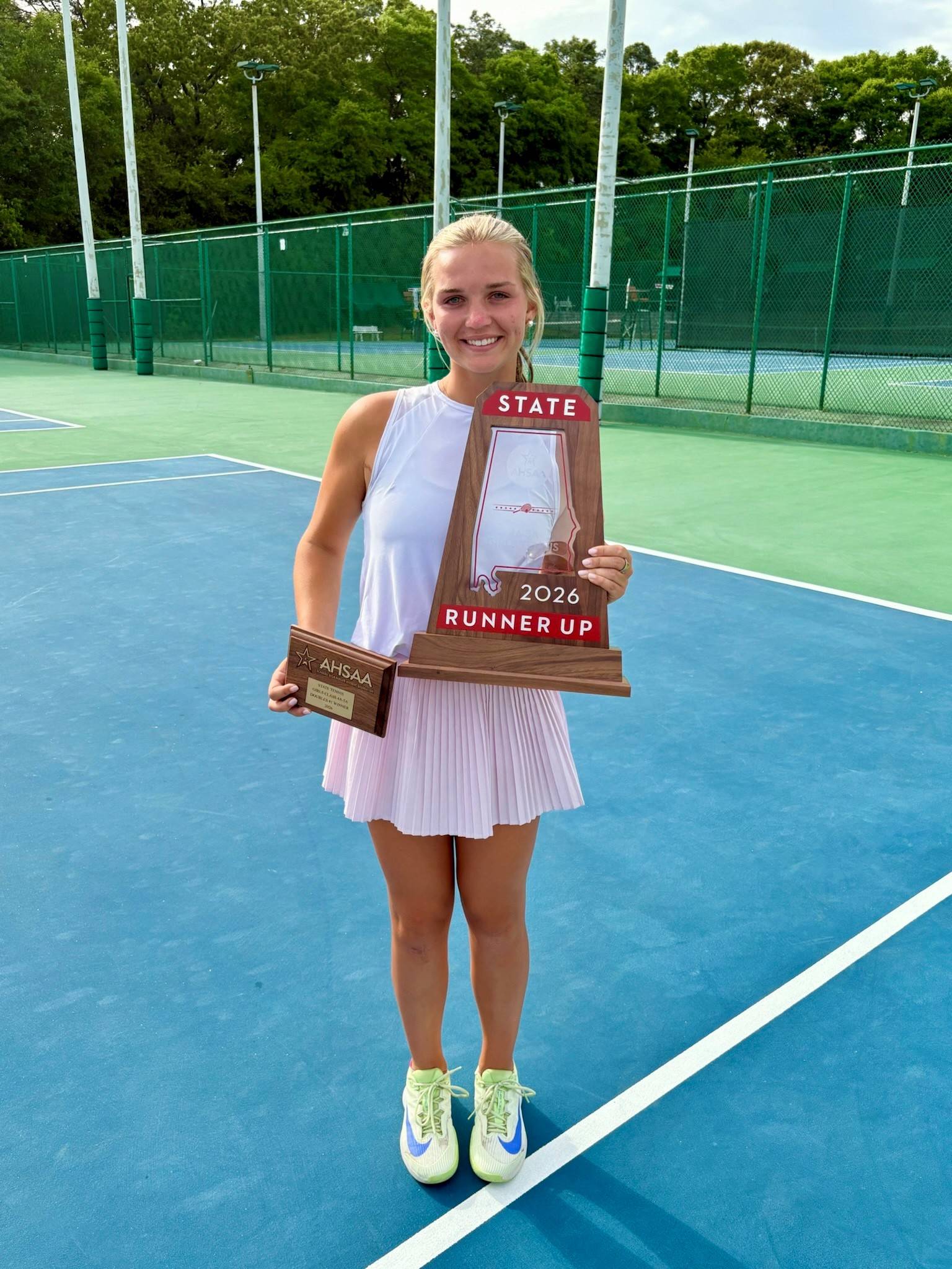 Madelyn Hunt holding her AHSAA 5A Singles Runner-Up trophy