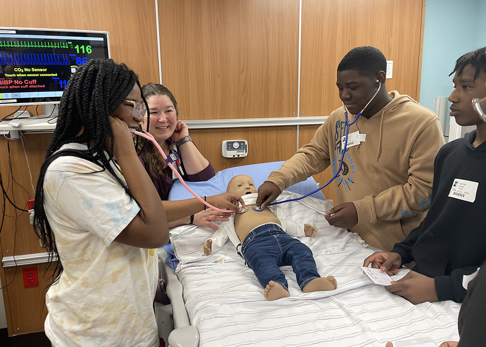 MMS Participants Examining A Toddler With AsthmaW1000