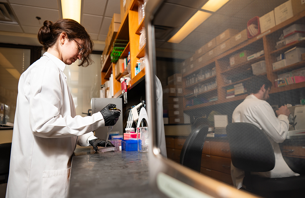 rep carstens pipetting 1000x660px